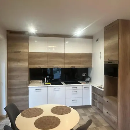 Przytulny Z Duzym Balkonem *